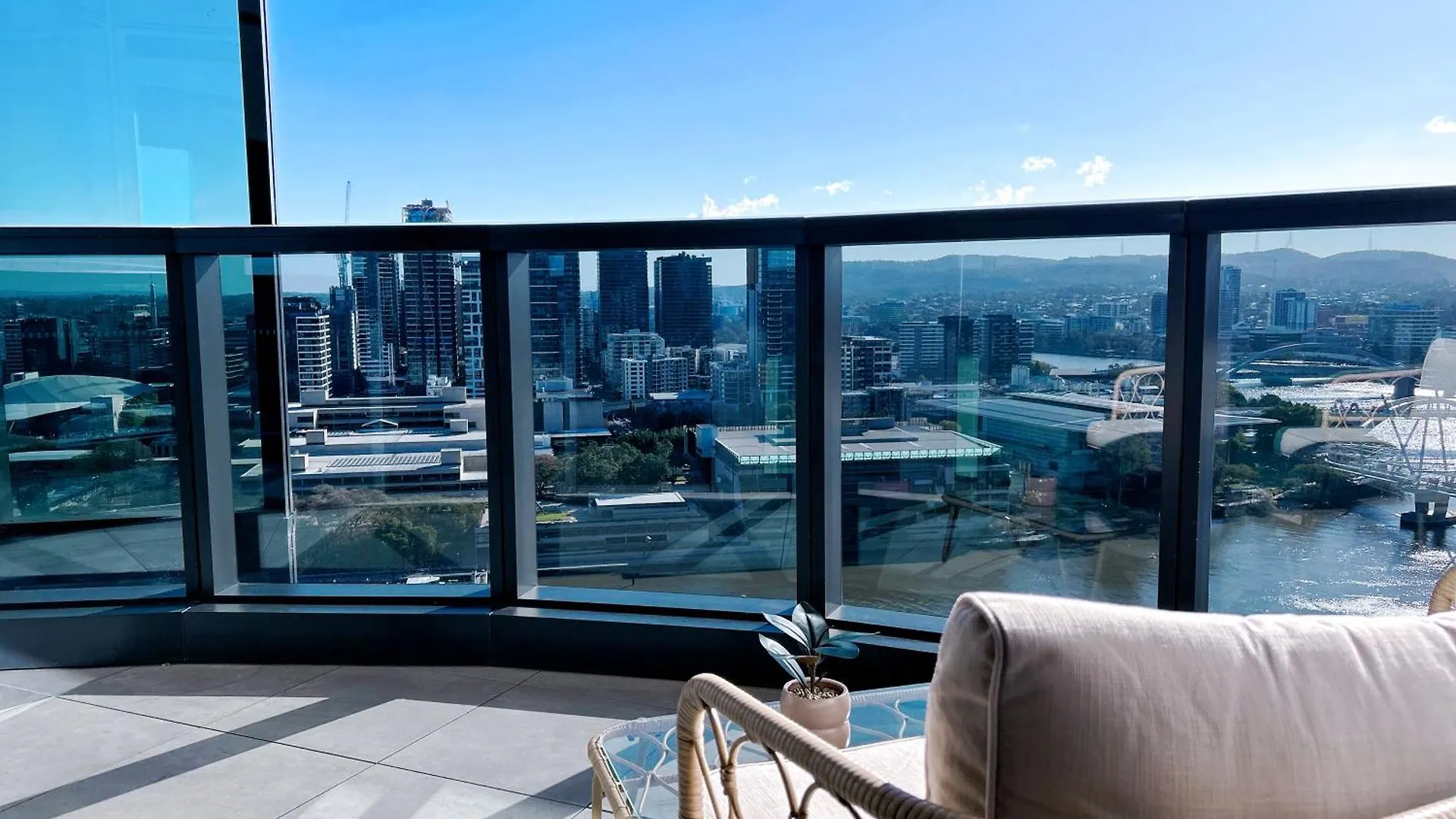 Brisbane Riverfront Oasis 2Bed Panoramic Riverview